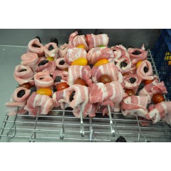 Brochettes de lard aux pruneaux